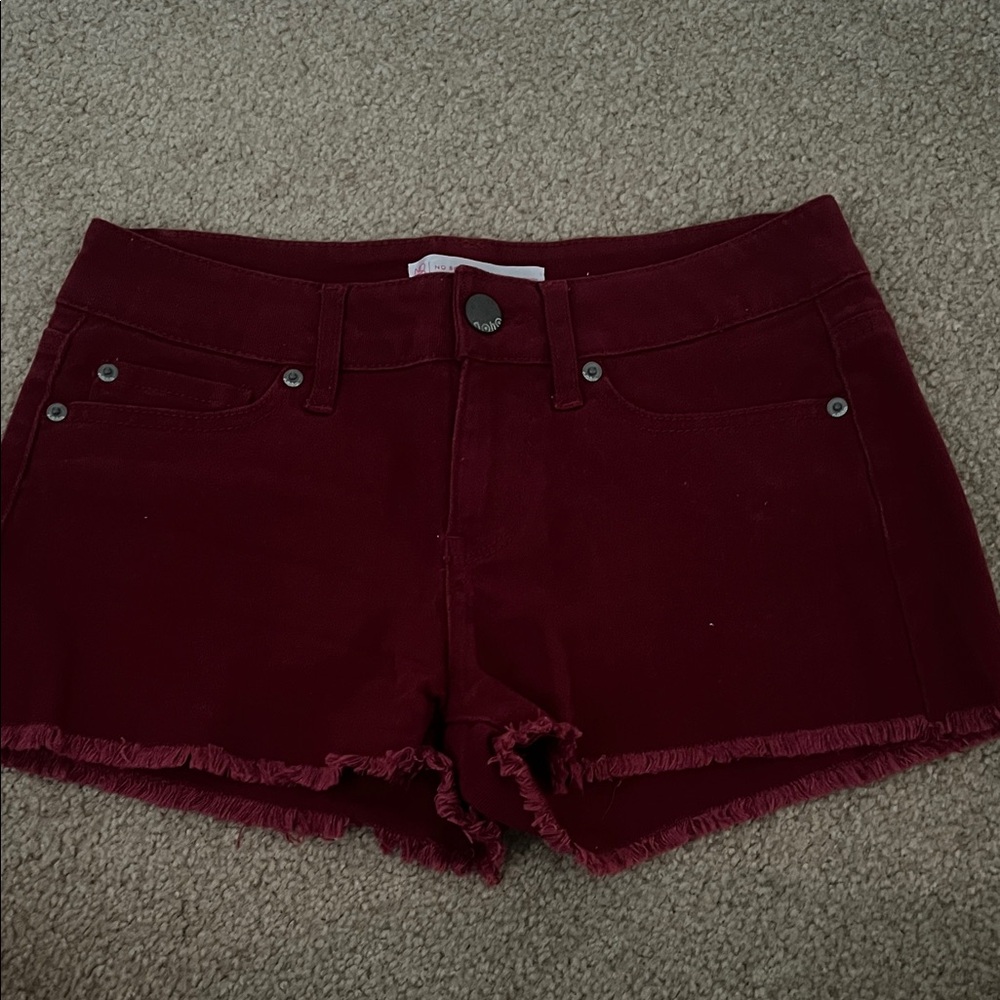 No Boundaries Women's Burgundy Frayed Hem Jean Shorts